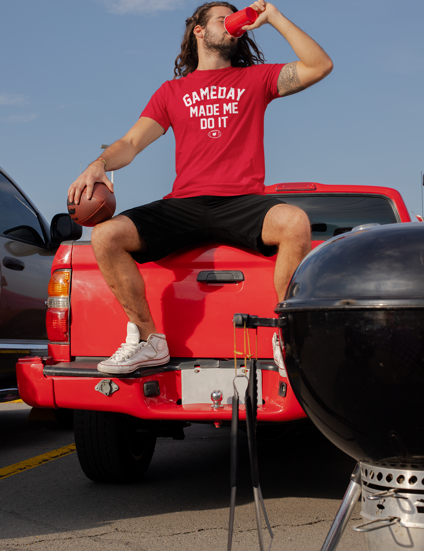 mockup-of-a-tattooed-man-with-a-crewneck-t-shirt-at-a-tailgate-party-29887.png